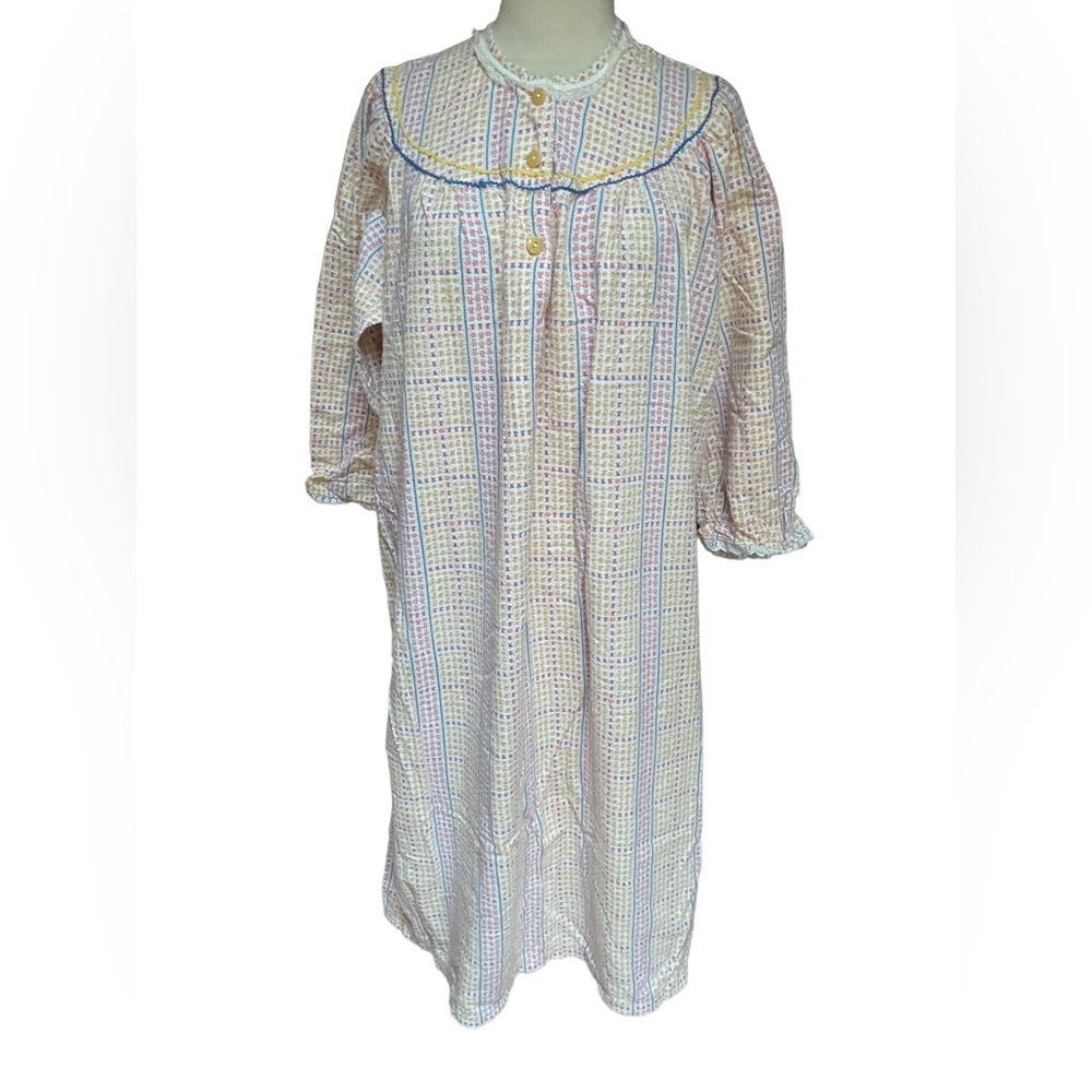 Vintage Floral,‎ Lace Trim, Front Quarter Button Down Nightgown